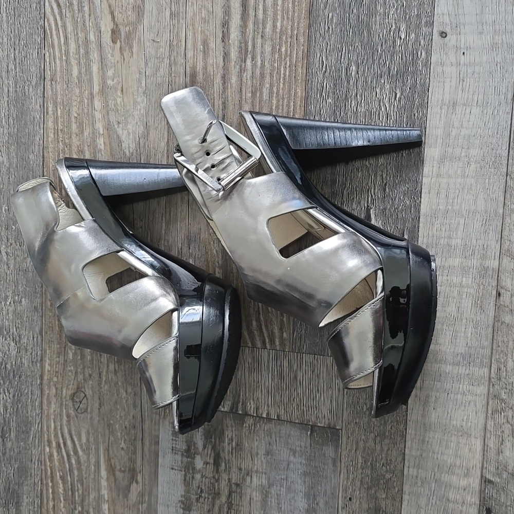 Michael Kors Carla Woman’s Platform Metallic Leather Silver Heels | Size 5 - Picture 4 of 16